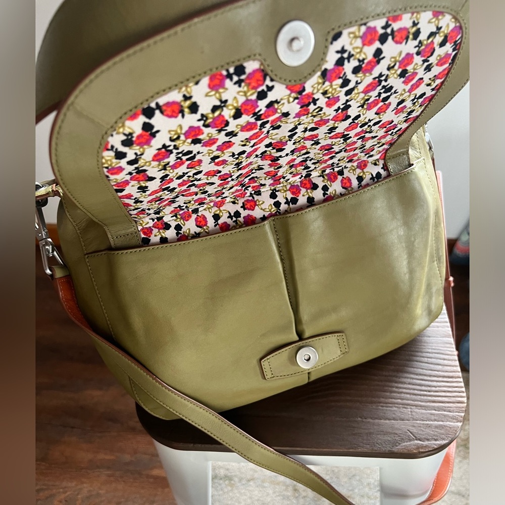 Vera Bradley Women's Green Leather Carson Shoulder Bag/Crossbody Purse - Picture 4 of 8